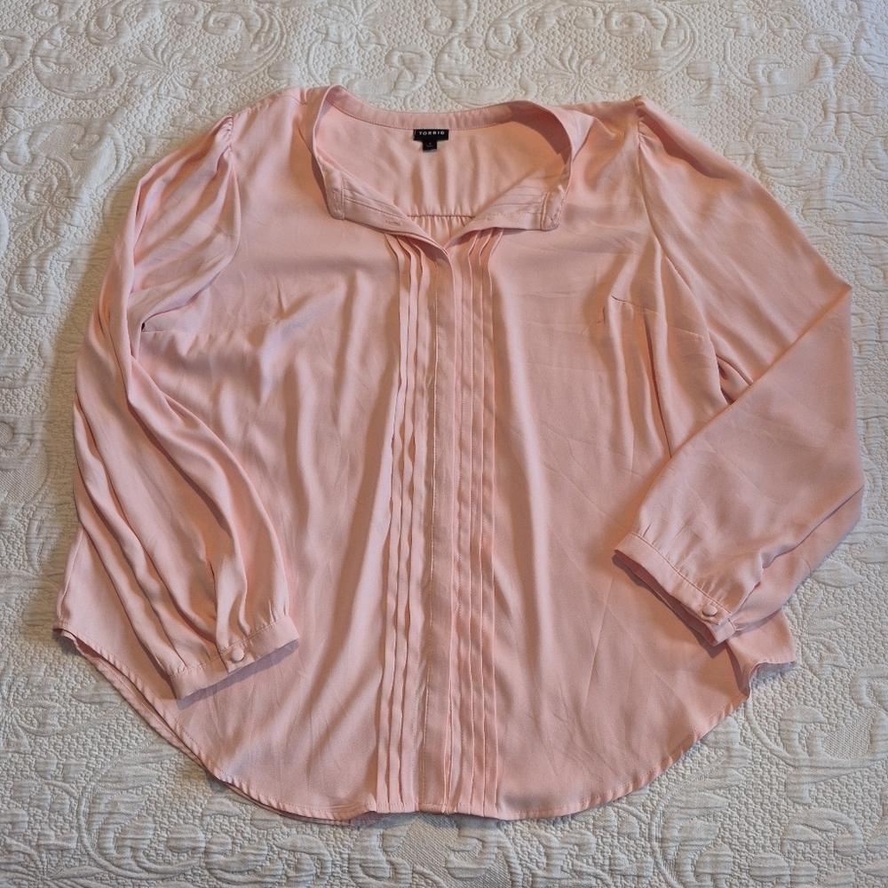 Torrid Women's Georgette Pintuck Long Sleeve Blouse Size 1, 1X, 14/16 lt pink